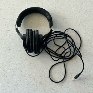 Audio Technica studio over-ear headphones wired black ATH-M30X